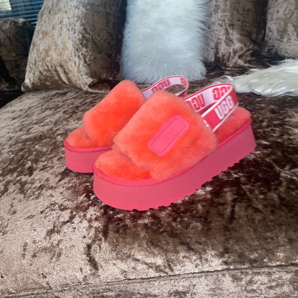 Women’s Peach colored UGG slippers